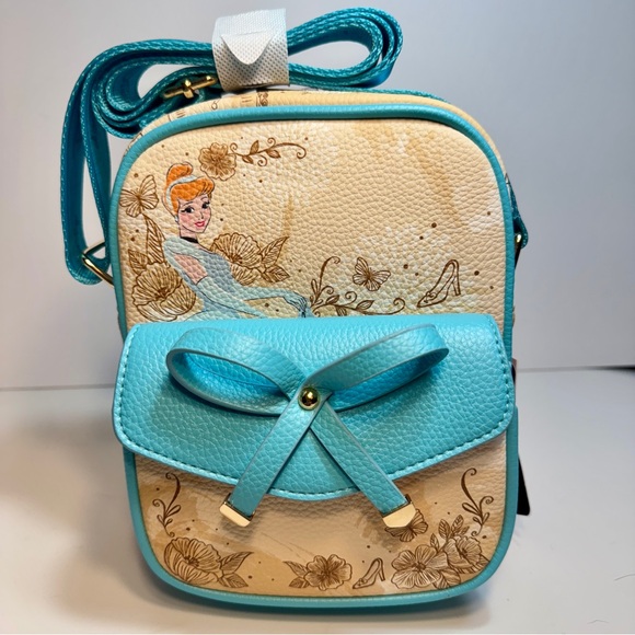 Wondapop Handbags - NWT. WondaPop Luxe Disney Cinderella Crossbody Bag. pebble vegan leather.